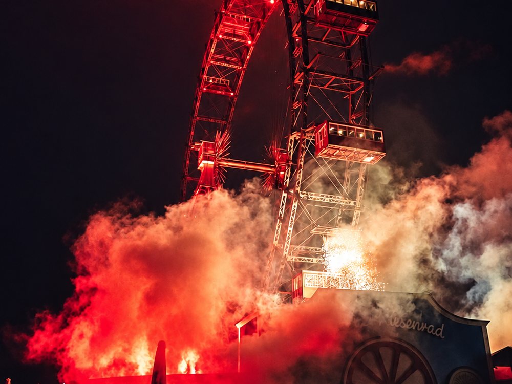 Das Wiener Riesenrad zu Halloween 2022 mit Pyrotechnik – inszeniert von Christian Stephanides
